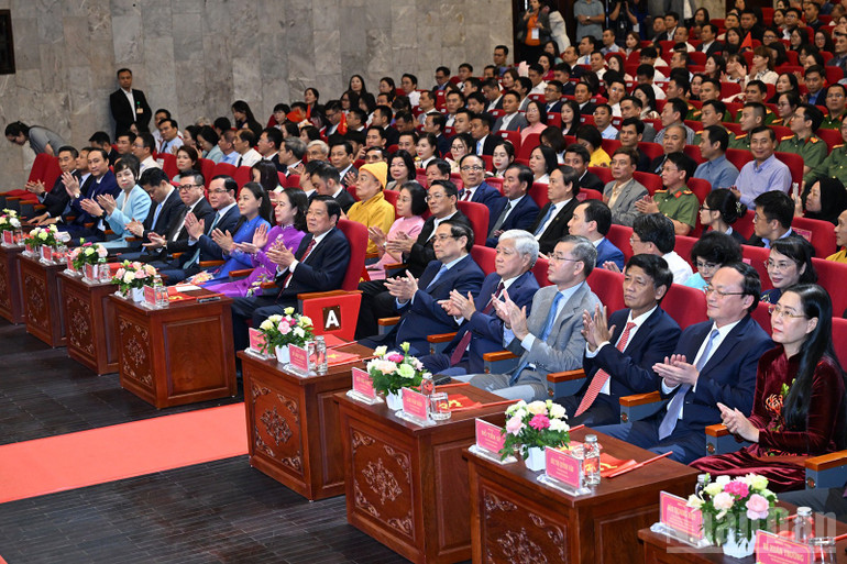 Các đồng chí Lãnh đạo Đảng, Nhà nước, đại diện các ban, bộ, ngành, đoàn thể Trung ương, cơ quan báo chí dự buổi lễ. (Ảnh: TRẦN HẢI)