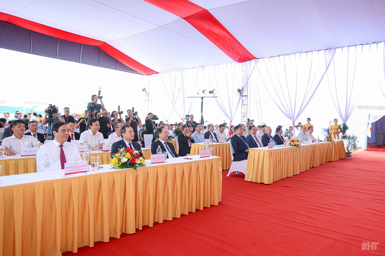 Đại biểu tham dự lễ khánh thành. bqbht_br_aimg-9244.jpg