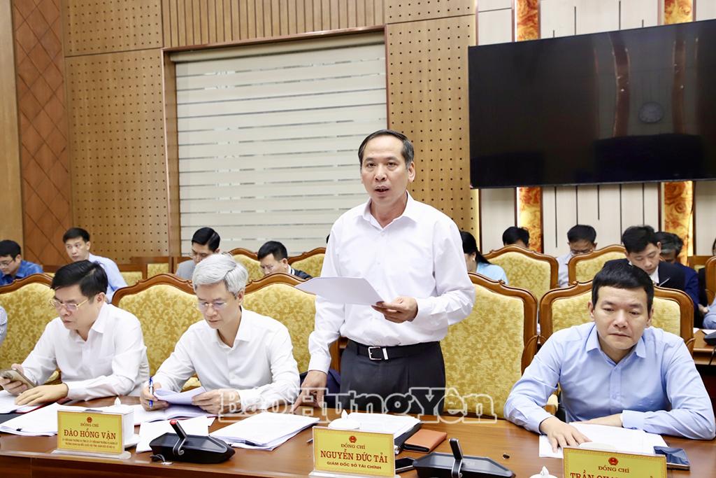 Đại diện Sở Tài chính báo cáo tại cuộc họp.