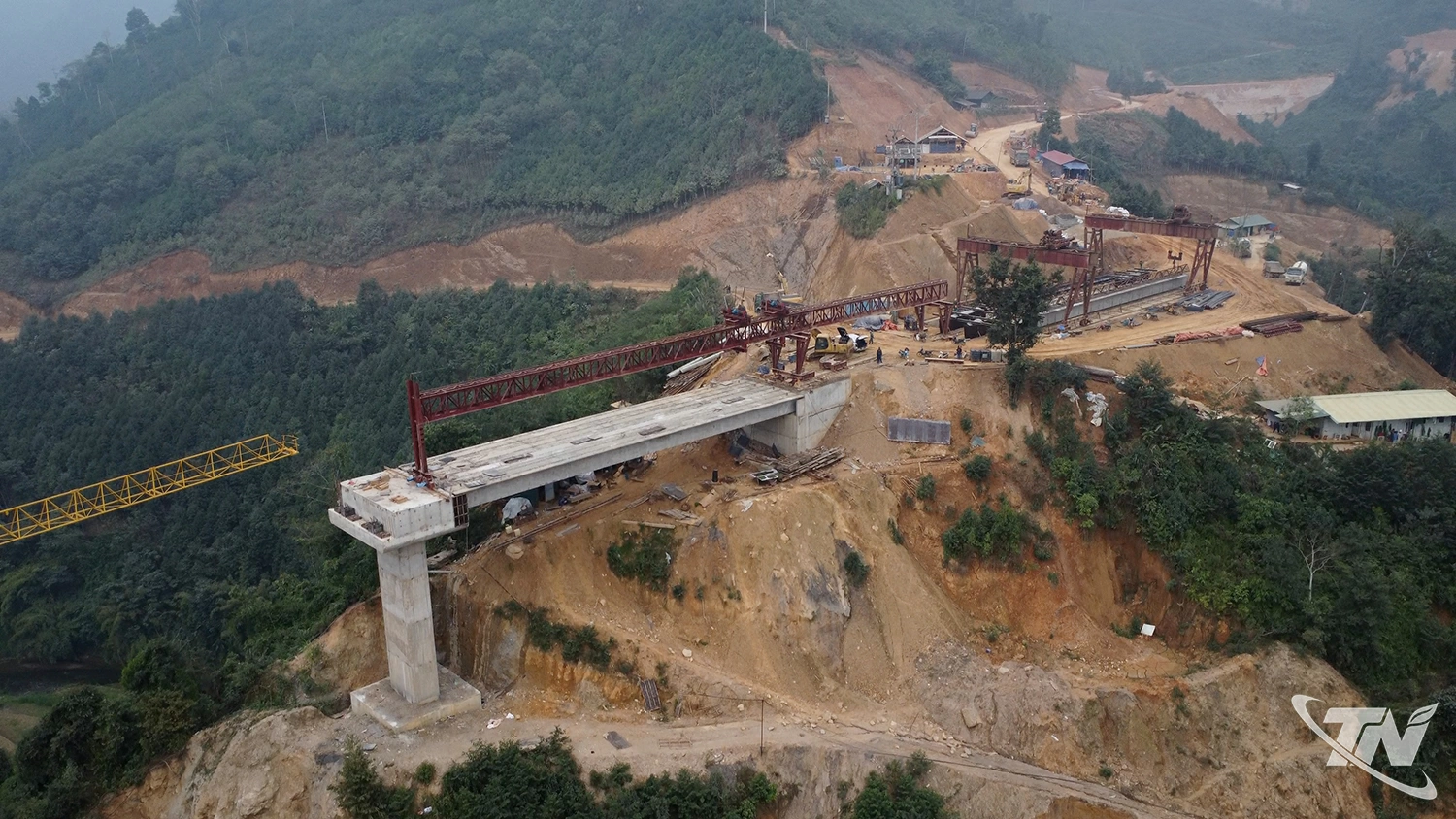 Cầu Tà Han, gói thầu do Công ty TNHH MTV Xây dựng 99, Bộ Quốc phòng thi công đã hoàn thành trên 60% khối lượng thi công.