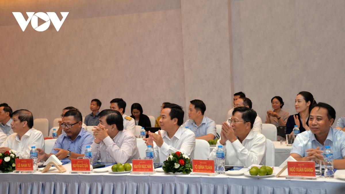 Lãnh đạo các cơ quan báo chí tại buổi gặp mặt