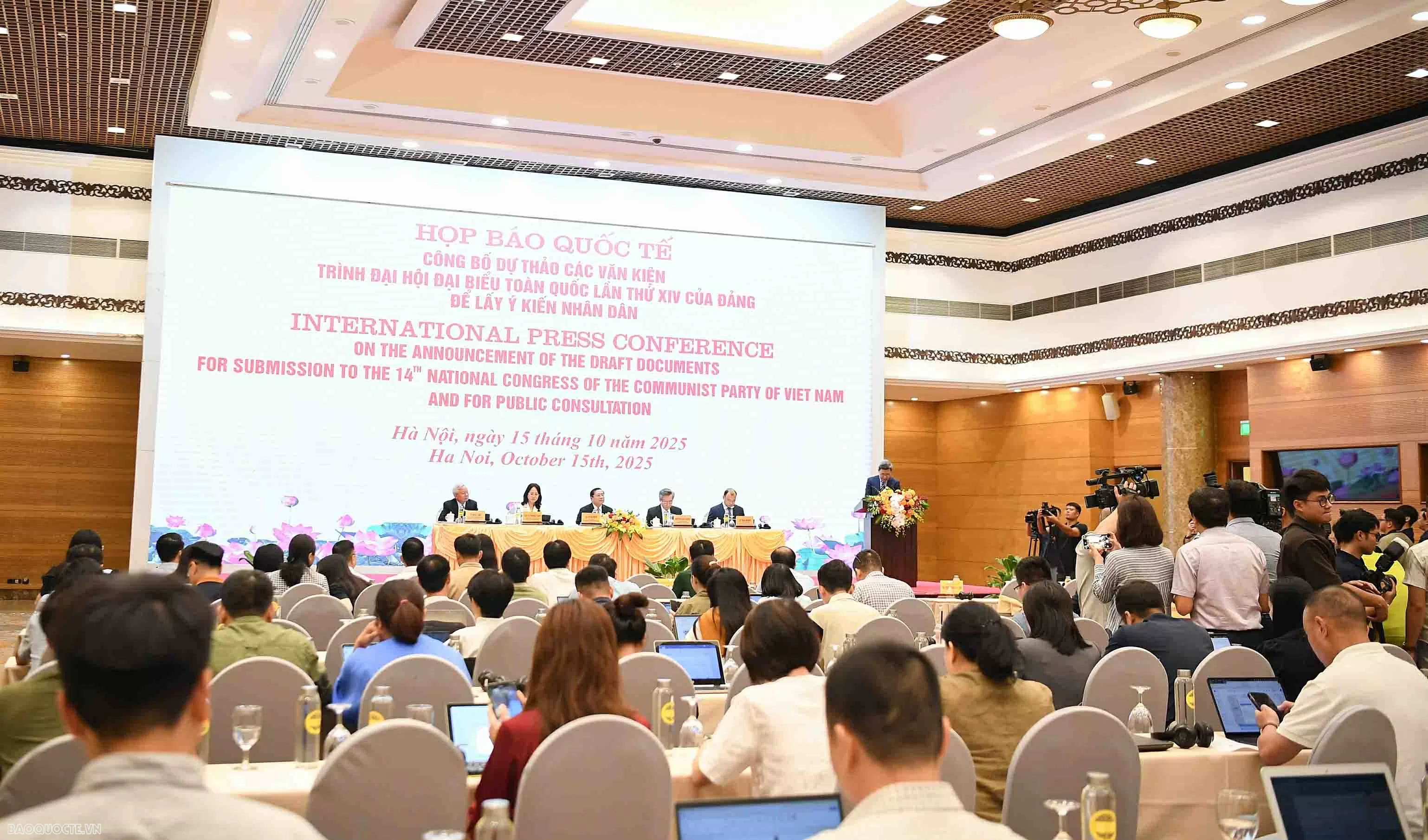 Đối ngoại là nội dung trọng yếu và thường xuyên trong Dự thảo Văn kiện Đại hội XIV Đối ngoại là nội dung trọng yếu và thường xuyên trong Dự thảo Văn kiện Đại hội XIV