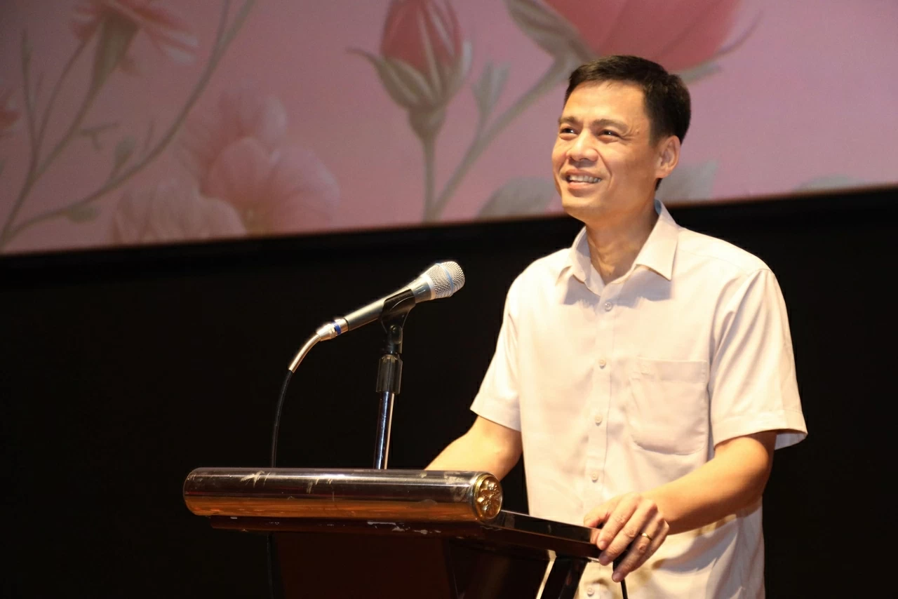 Thứ trưởng Ngoại giao Đặng Hoàng Giang gửi lời chúc mừng nhân dịp Quốc tế Phụ nữ 8/3 tời toàn thể chị em Bộ Ngoại giao.(Ảnh: Thành Long)