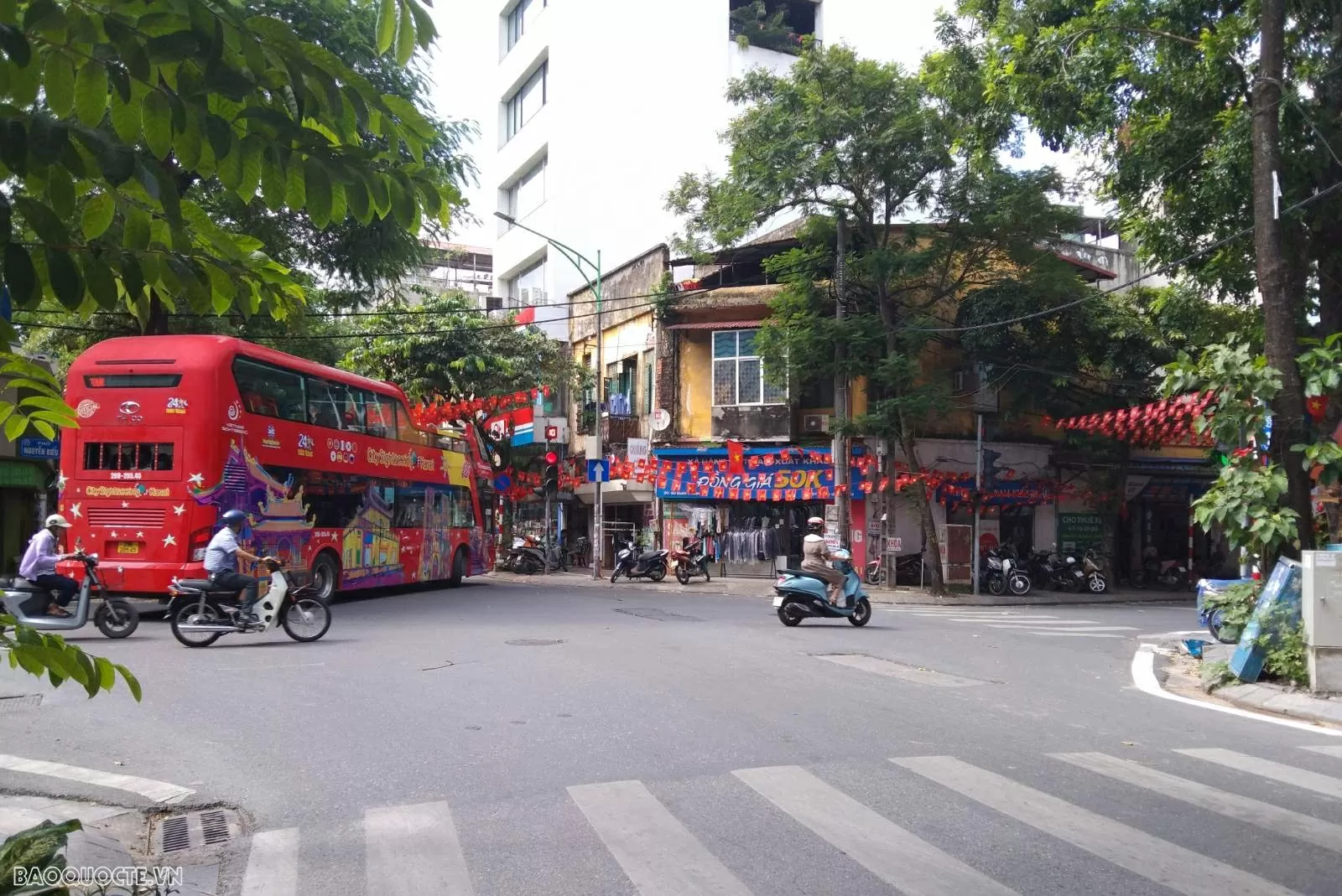 Vấn đề bảo vệ môi trường cùng với phát triển kinh tế, xã hội là nhiệm vụ trung tâm trong Dự thảo Văn kiện Đại hội XIV Vấn đề bảo vệ môi trường cùng với phát triển kinh tế, xã hội là nhiệm vụ trung tâm trong Dự thảo Văn kiện Đại hội XIV