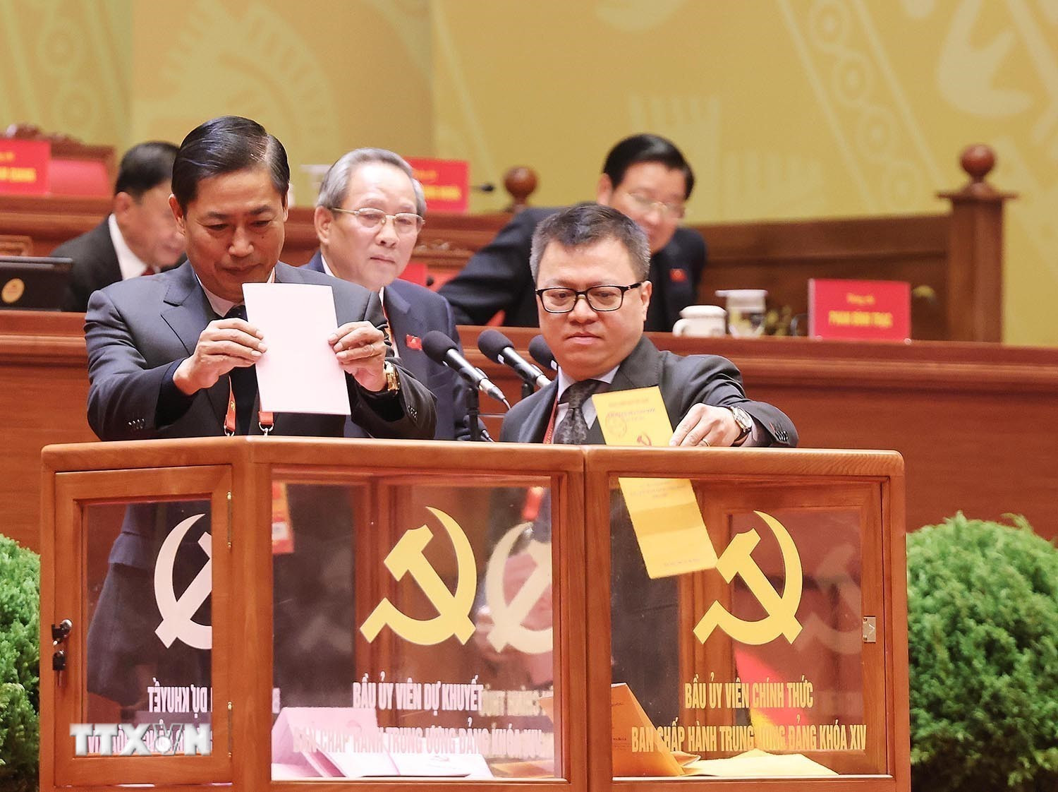 ttxvn-dai-hoi-xiv-cua-dang-bau-ban-chap-hanh-trung-uong-khoa-xiv-8546268.jpg