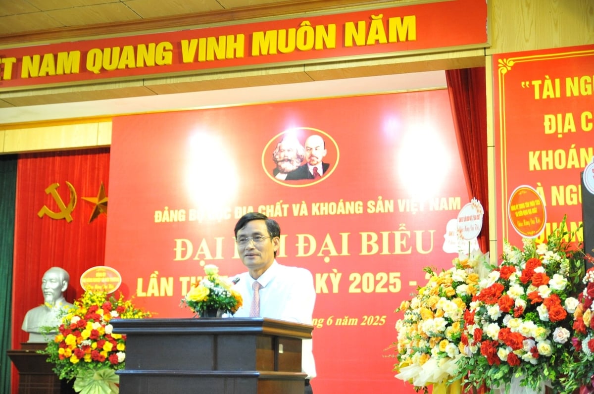 Ủy viên Ban Thường vụ Đảng ủy, Thứ trưởng Bộ Nông nghiệp và Môi trường Trần Quý Kiên phát biểu chỉ đạo tại Đại hội. Ảnh: Mai Đan.