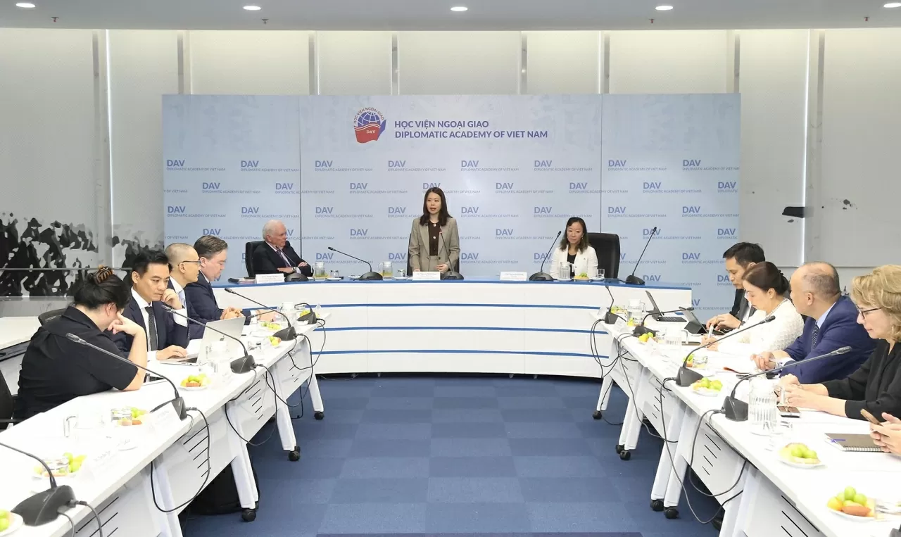 Toàn cảnh buổi đối thoại. (Ảnh: Thành Long) Toàn cảnh buổi đối thoại. (Ảnh: Thành Long)