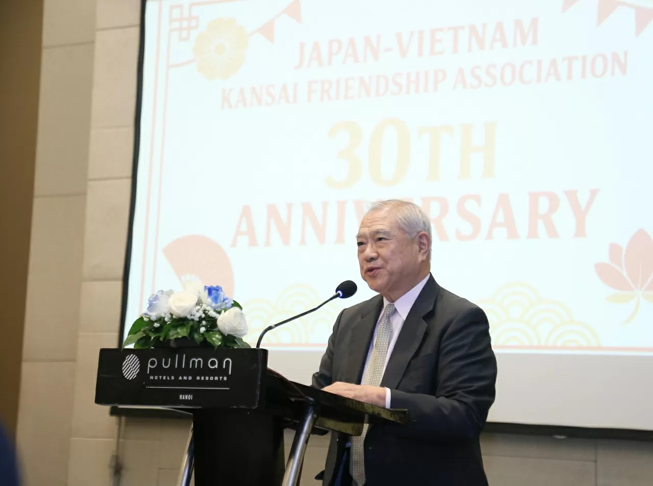 Chủ tịch Hội hữu nghị Nhật – Việt khu vực Kansai, ngài Nishimura Teiichi phát biểu tại buổi Tiệc. (Ảnh: Thành Long) Chủ tịch Hội hữu nghị Nhật – Việt khu vực Kansai, ngài Nishimura Teiichi phát biểu tại buổi Tiệc. (Ảnh: Thành Long)