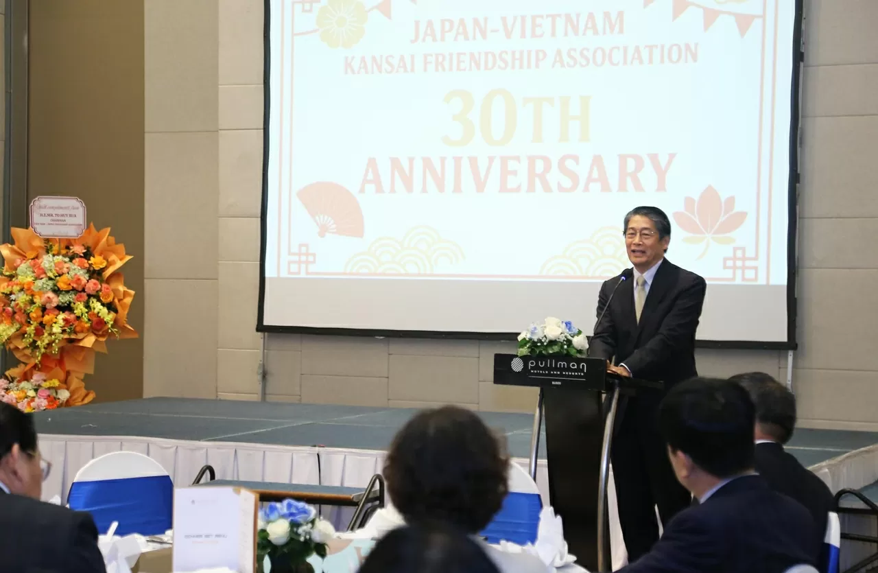 Đại sứ Nhật Bản tại Việt Nam Ito Naoki cam kết sẽ phối hợp cùng với Hội cống hiến cho mối quan hệ tốt đẹp giữa hai nước. (Ảnh: Thành Long) Đại sứ Nhật Bản tại Việt Nam Ito Naoki cam kết sẽ phối hợp cùng với Hội cống hiến cho mối quan hệ tốt đẹp giữa hai nước. (Ảnh: Thành Long)