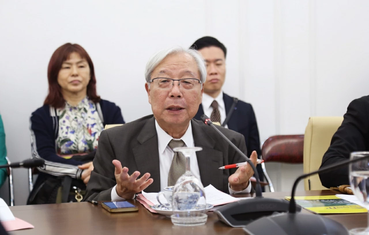 Tổng Thư ký Hiệp hội Michiaki giới thiệu về Hiệp hội các nhà quản lý doanh nghiệp tỉnh Fukuoka. (Ảnh: Thành Long)