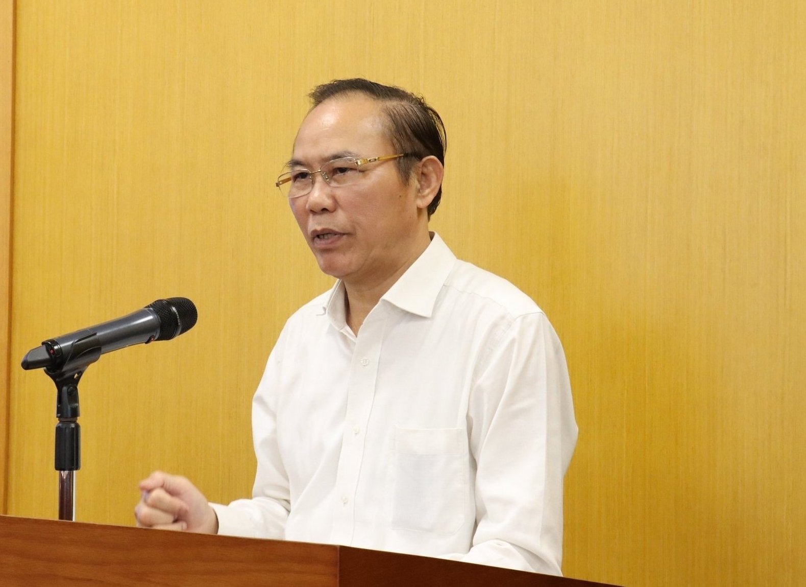Thứ trưởng Phùng Đức Tiến đề nghị Vụ KHCN phối hợp chặt chẽ với các đơn vị trong và ngoài Bộ để lựa chọn đúng nhiệm vụ, đúng trọng tâm, phù hợp thực tế từng lĩnh vực. Ảnh: Nguyễn Thủy.