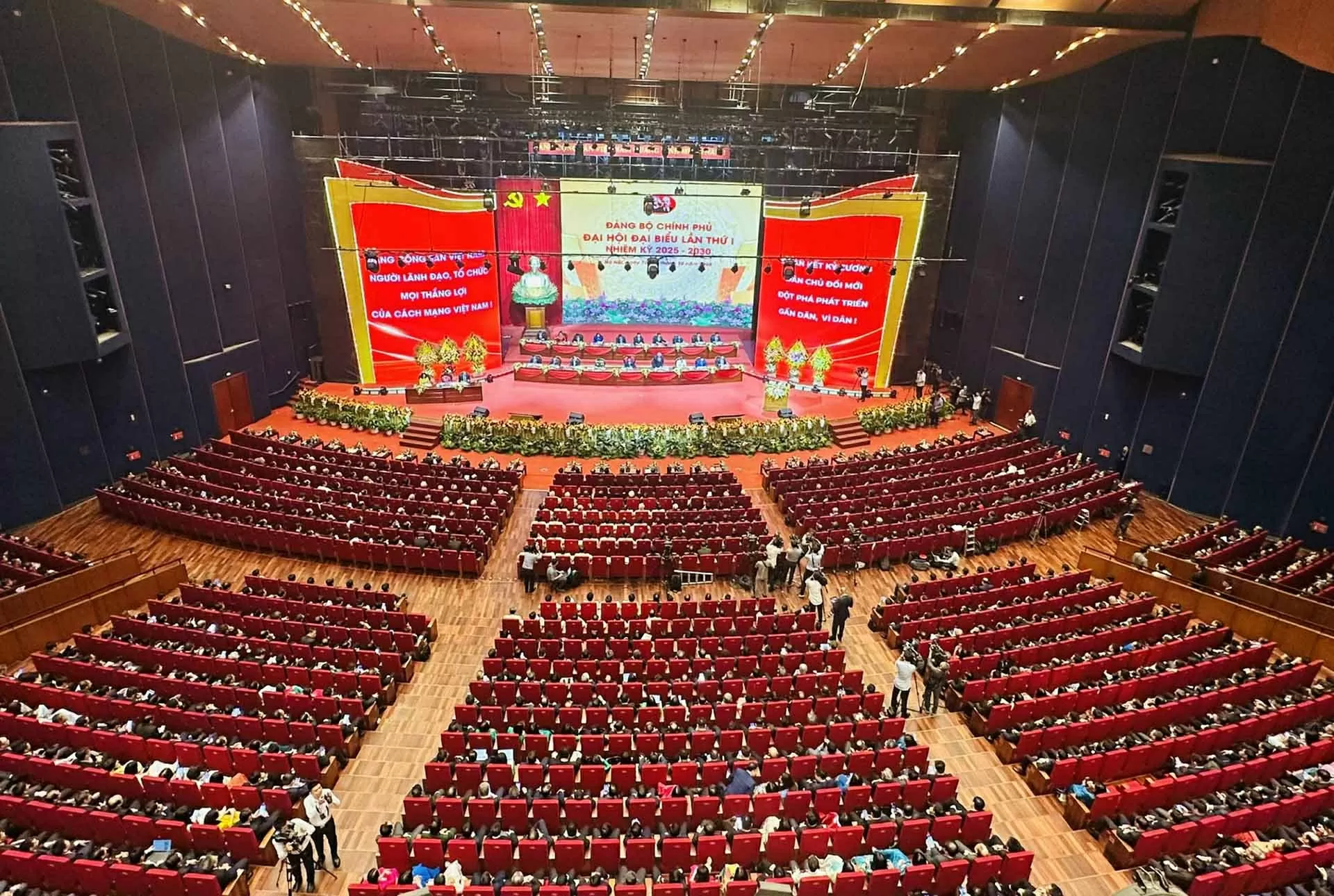 Khai mạc trọng thể Đại hội đại biểu Đảng bộ Chính phủ lần thứ I, nhiệm kỳ 2025-2030 Khai mạc trọng thể Đại hội đại biểu Đảng bộ Chính phủ lần thứ I, nhiệm kỳ 2025-2030