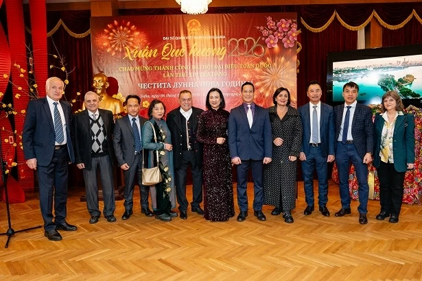 Tết cổ truyền Việt rộn ràng nơi xứ sở hoa hồng Bulgaria