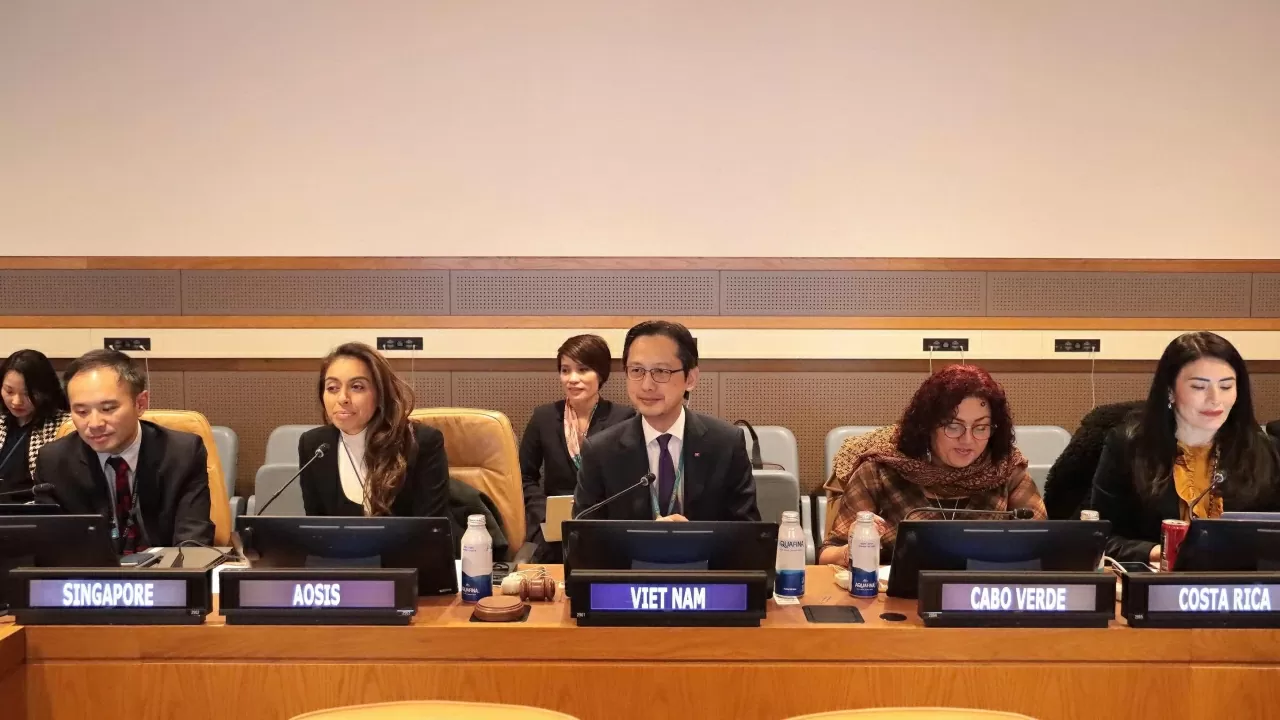 Tọa đàm diễn ra dưới dưới sự chủ trì của Đại sứ, Trưởng Phái đoàn Việt Nam tại Liên hợp quốc Đỗ Hùng Việt. Tọa đàm diễn ra dưới dưới sự chủ trì của Đại sứ, Trưởng Phái đoàn Việt Nam tại Liên hợp quốc Đỗ Hùng Việt.