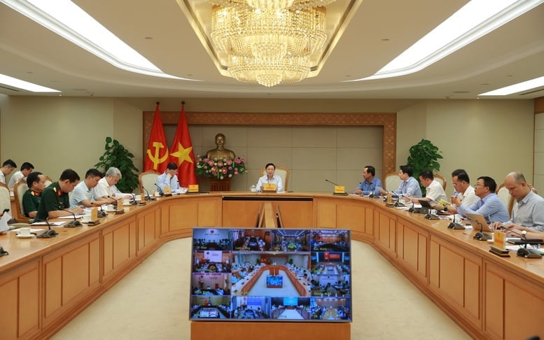 Phó Thủ tướng Trần Hồng Hà yêu cầu Bộ Nông nghiệp và Môi trường chuẩn bị dự thảo nghị quyết của Chính phủ nhằm tháo gỡ ngay các khó khăn, vướng mắc cấp bách về thể chế trong lĩnh vực nông nghiệp, môi trường. Ảnh: VGP/Minh Khôi.