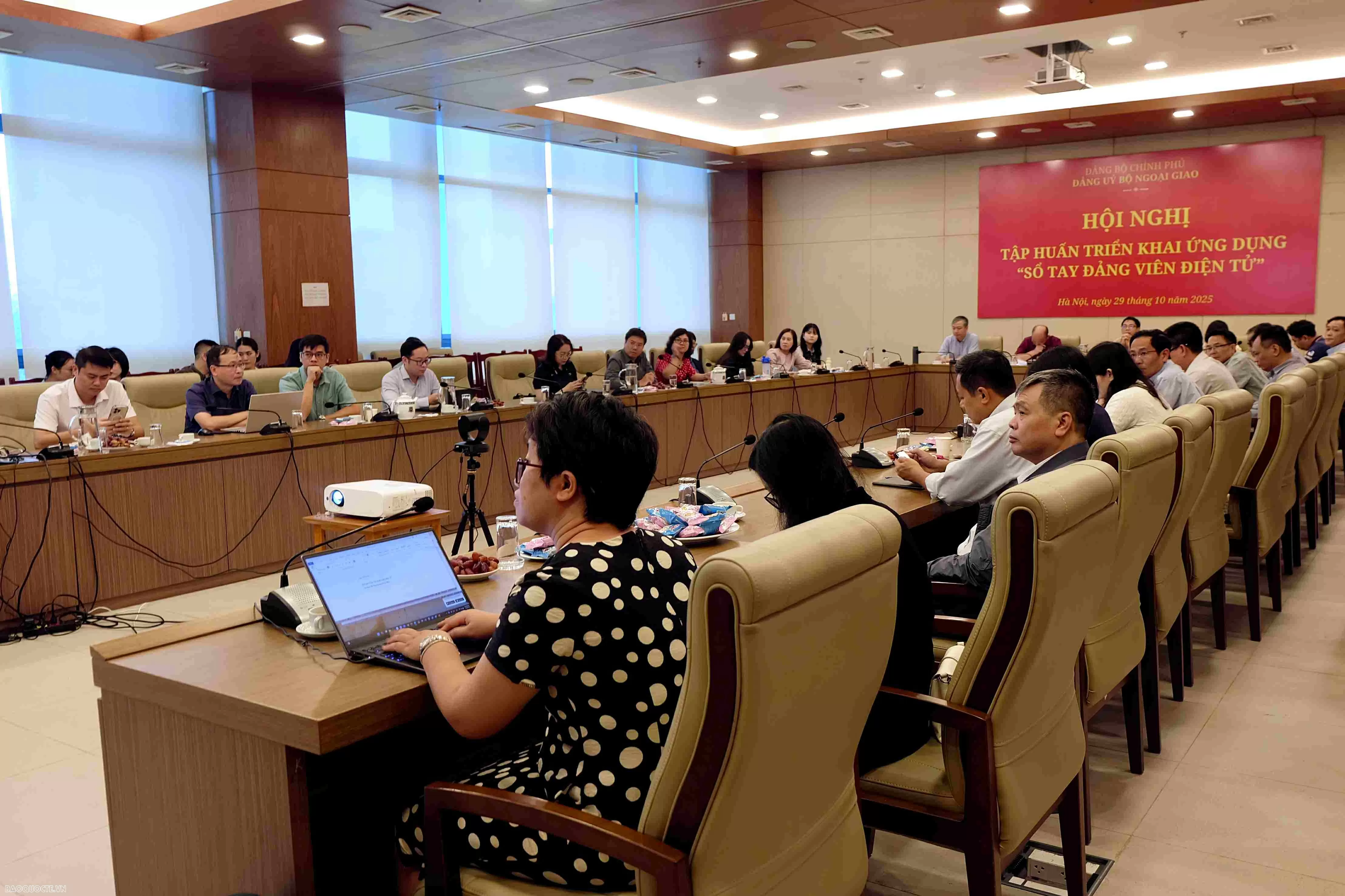 Hội nghị tập huấn triển khai ứng dụng Sổ tay đảng viên điện tử Hội nghị tập huấn triển khai ứng dụng Sổ tay đảng viên điện tử