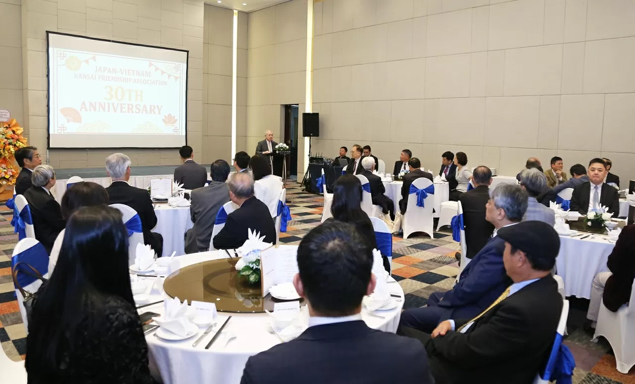 Toàn cảnh Tiệc chiêu đãi kỷ niệm 30 năm thành lập Hội hữu nghị Nhật – Việt khu vực Kansai. (Ảnh: Thành Long) Toàn cảnh Tiệc chiêu đãi kỷ niệm 30 năm thành lập Hội hữu nghị Nhật – Việt khu vực Kansai. (Ảnh: Thành Long)