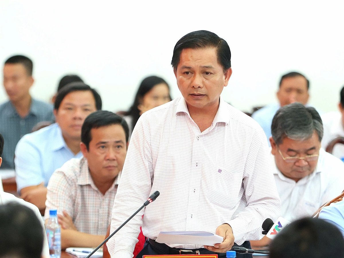Chủ tịch UBND TP Cần Thơ báo cáo Thủ tướng Chính phủ một số kết quả đạt được khi triển khai Đề án 1 triệu ha lúa chất lượng cao. Ảnh: Minh Trung.