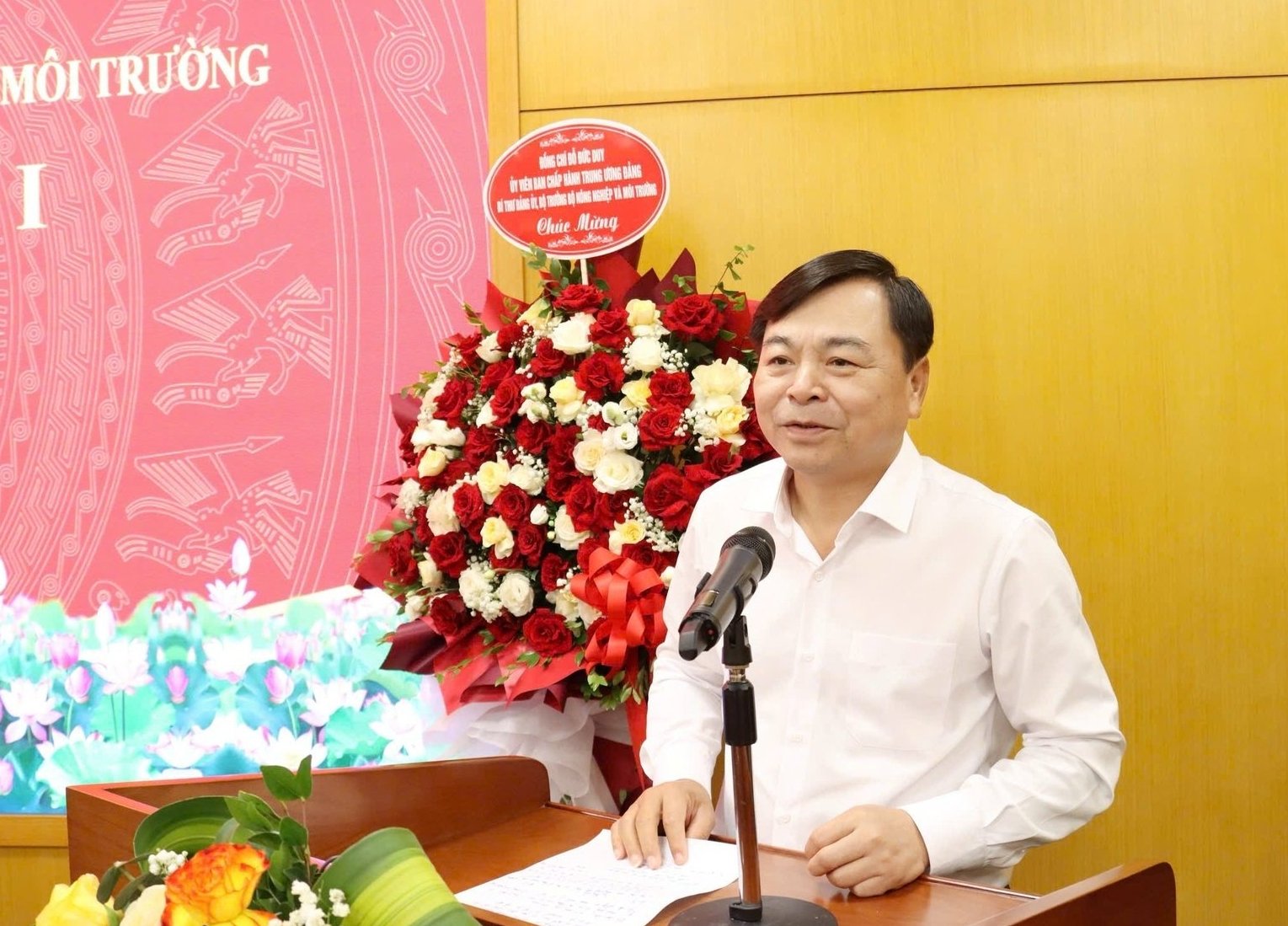 Thứ trưởng Nguyễn Hoàng Hiệp, Phó Bí thư Thường trực Đảng ủy Bộ đánh giá cao sự chủ động, chuyên nghiệp và tinh thần trách nhiệm của Chi bộ Cơ quan Đảng ủy Bộ NN-MT. Ảnh: Nguyễn Thủy.