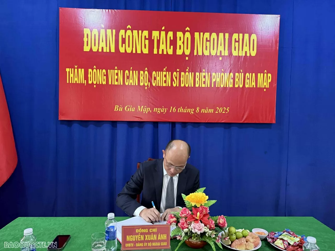 Đoàn công tác thanh niên Bộ Ngoại giao thăm, động viên cán bộ, chiến sĩ Đồn Biên phòng Bù Gia Mập, Đồng Nai