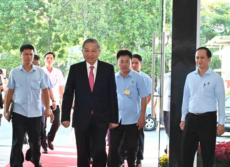 TỔNG THUẬT: Công bố nghị quyết, quyết định sáp nhập đơn vị hành chính, chỉ định nhân sự trên cả nước- Ảnh 1.