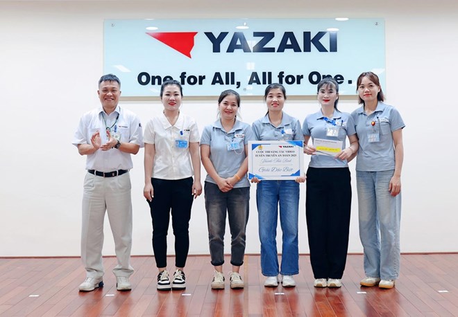 Công nhân ở Hưng Yên tham gia tuyên truyền về an toàn năm 2025