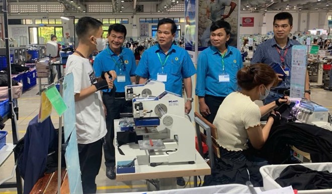 LĐLĐ TP Huế thăm, nắm tình hình lao động tại Công ty Scavi Huế