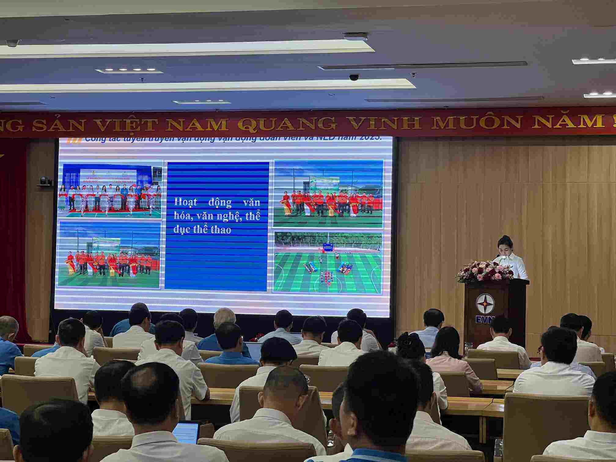 Công đoàn Điện lực Việt Nam tổ chức sơ kết 6 tháng đầu năm, nhiệm vụ, phương hướng 6 tháng cuối năm 2025 vào ngày 15.7. Ảnh: Kiều Vũ