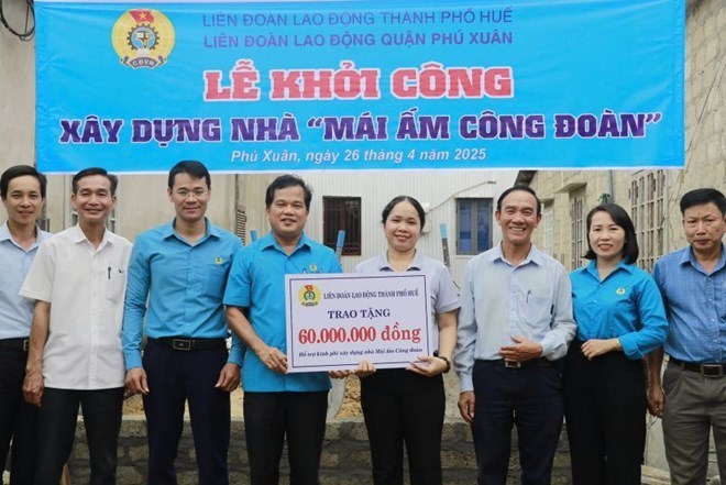 LĐLĐ TP Huế kết nạp gần 500 đoàn viên trong 6 tháng đầu năm