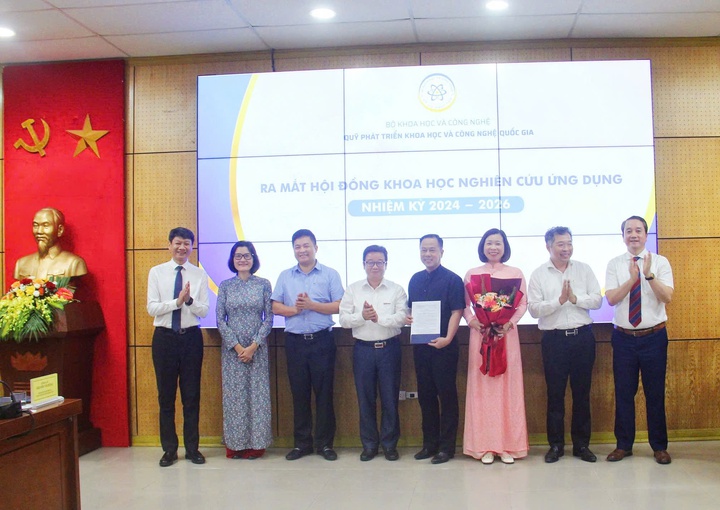 NAFOSTED tri ân các Hội đồng khoa học Nghiên cứu ứng dụng, ra mắt nhiệm kỳ mới 2024 - 2026 - Ảnh 12.