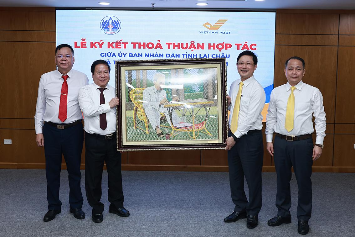 Bưu điện Việt Nam hợp tác với tỉnh Lai Châu đưa dịch vụ công đến gần người dân- Ảnh 5.