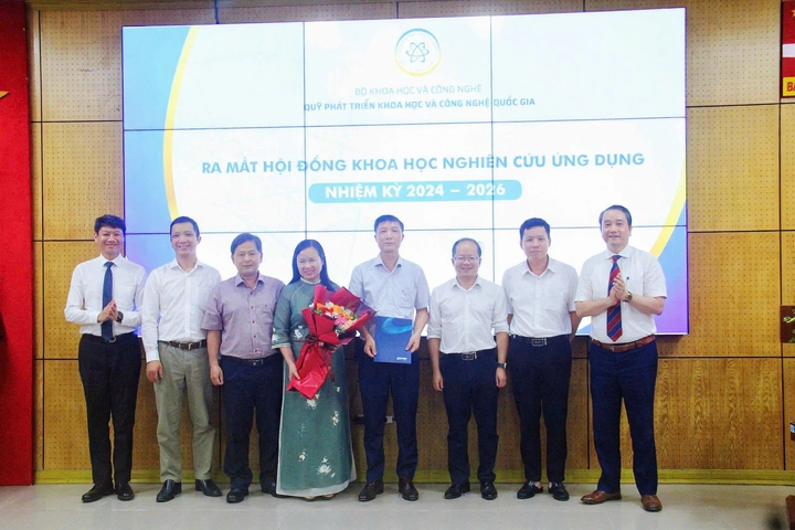 NAFOSTED tri ân các Hội đồng khoa học Nghiên cứu ứng dụng, ra mắt nhiệm kỳ mới 2024 - 2026 - Ảnh 2.