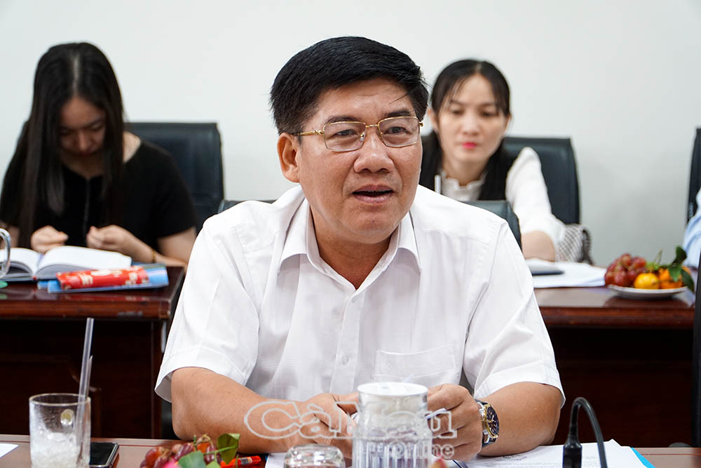 Ủy viên Thường trực, Trưởng Ban Văn hóa - Xã hội, HĐND tỉnh quan tâm đến vấn đề hiểu đúng, đủ chủ trương, chính sách liên quan đến việc thực hiện chủ trương sắp xếp, tinh gọn tổ chức bộ máy; đặc biệt là đối với những cơ quan, đơn vị có nhiều cán bộ, công chức, viên chức xin nghỉ chế độ để đảm bảo hiệu năng, hiệu lực, hiệu quả hoạt động sau tinh gọn, sắp xếp.