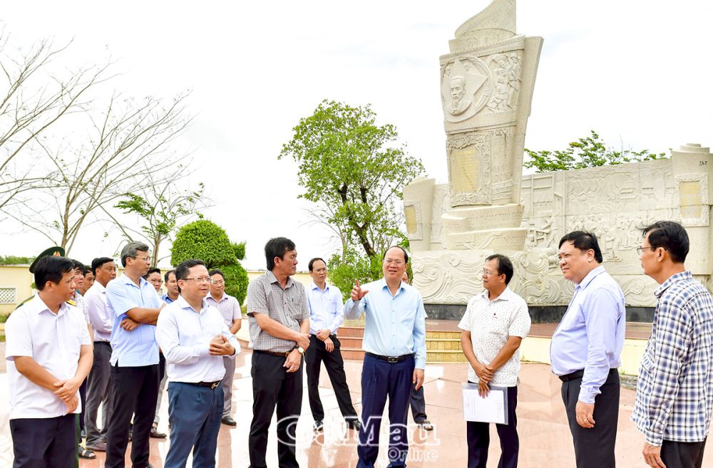 03/- Bí thư Tỉnh uỷ Nguyễn Hồ Hải trao đổi, gợi ý những nội phát huy hiệu quả Khu Di tích Ban Ấn Loát đặc biệt Tây Nam Bộ (xã Hàm Rồng, huyện Năm Căn), nhất là trong giáo dục truyền thống cách mạng cho thế hệ trẻ.