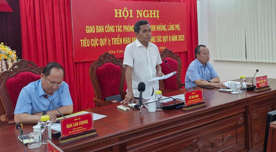Bí thư Tỉnh ủy Hồ Văn Niên phát biểu kết luận hội nghị. Ảnh: Vĩnh Hoàng z6450312308404-0e04ca74ddb825f571f81a6b115bbdc6.jpg
