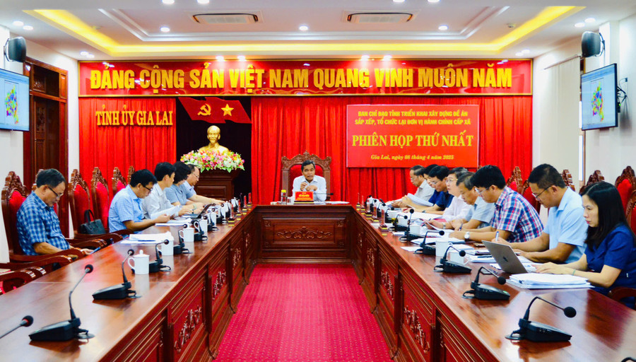 Quang cảnh phiên họp thứ nhất. Ảnh: A.H z6484510528784-1497e4a4e8c0b9406b1b4fd6681ae9f8.jpg