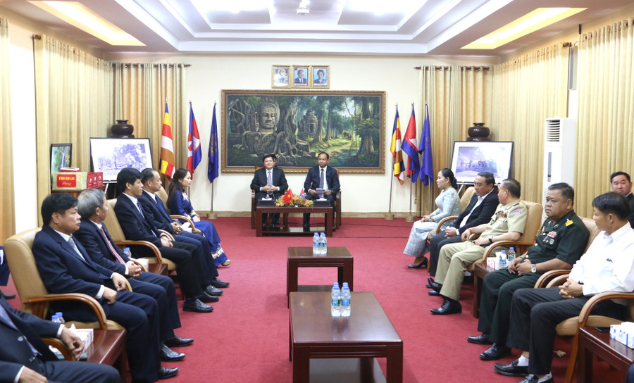 Quang cảnh buổi thăm, chúc Tết tỉnh Preah Vihear. Ảnh: Q.T quang-canh-buoi-tham-chuc-tet-tinh-preah-vihaer.jpg