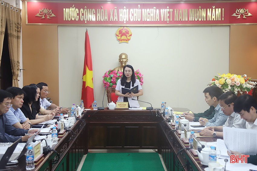 Trưởng ban Pháp chế HĐND tỉnh Nguyễn Thị Nhuần chủ trì cuộc làm việc bqbht_br_23.jpg
