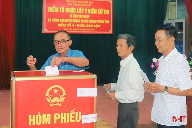 Người dân xã Tượng Sơn (Thạch Hà) bỏ phiếu đồng tình cao với chủ trương sáp nhập vào TP Hà Tĩnh. Ảnh tư liệu. x4.jpg
