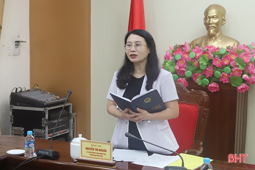 Trưởng ban Pháp chế HĐND tỉnh Nguyễn Thị Nhuần kết luận cuộc làm việc. bqbht_br_12.jpg
