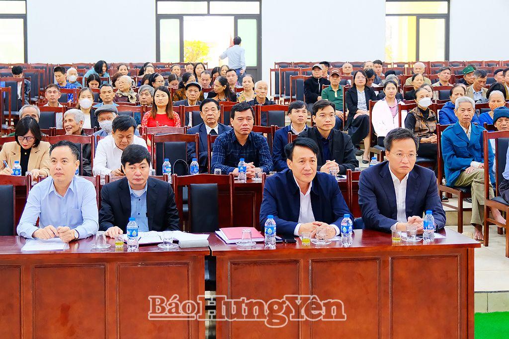 Các đại biểu dự sinh hoạt Chi bộ thôn Yên Phú, xã Nguyễn Văn Linh (Yên Mỹ)