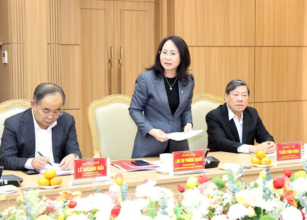 Đồng chí Lâm Thị Phương Thanh, Ủy viên BCH Trung ương Đảng, Phó Chánh Văn phòng Thường trực Văn phòng Trung ương Đảng, Phó Trưởng Đoàn kiểm tra thông báo dự thảo báo cáo của Đoàn kiểm tra