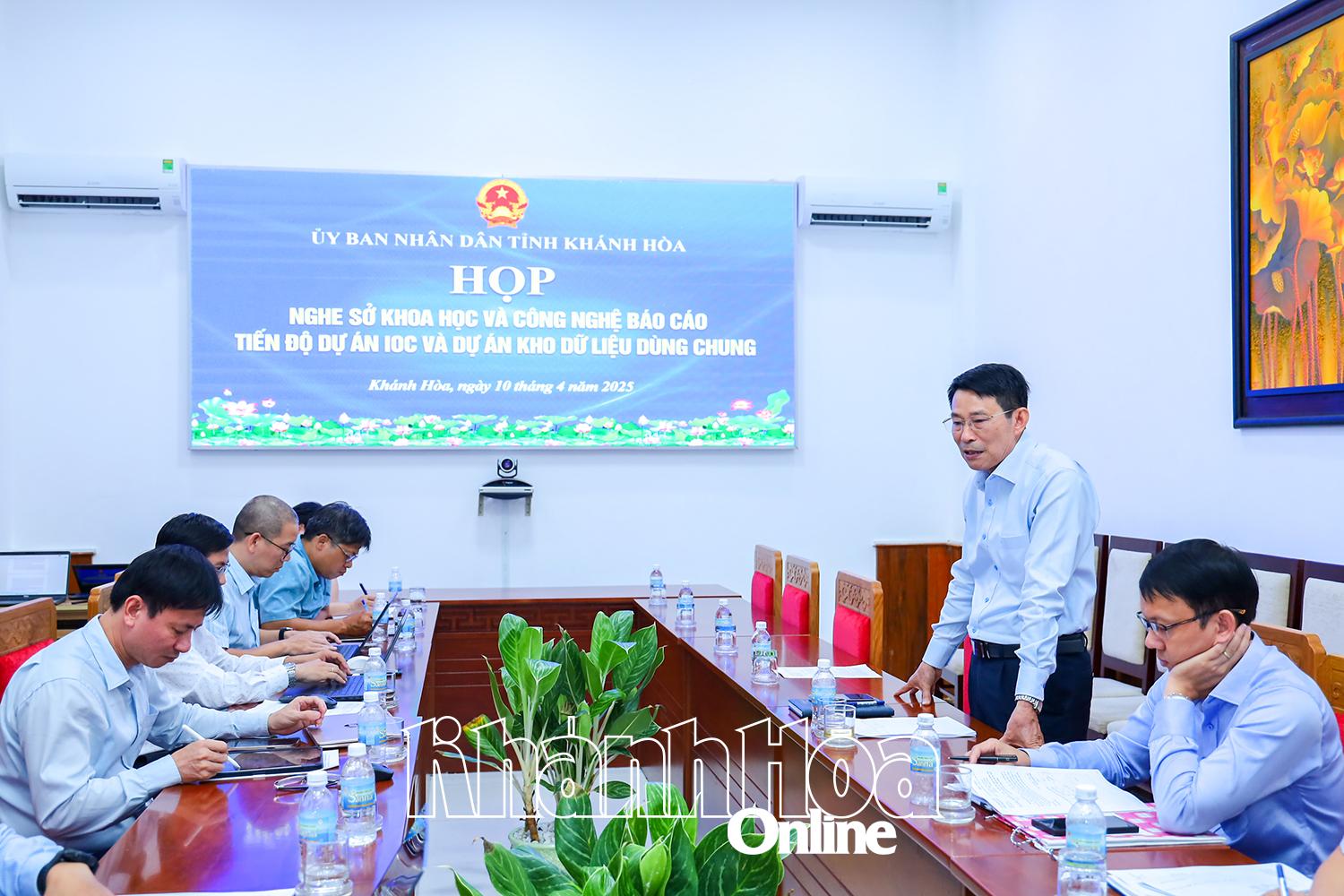 Ông Đinh Văn Thiệu phát biểu chỉ đạo tại cuộc họp.