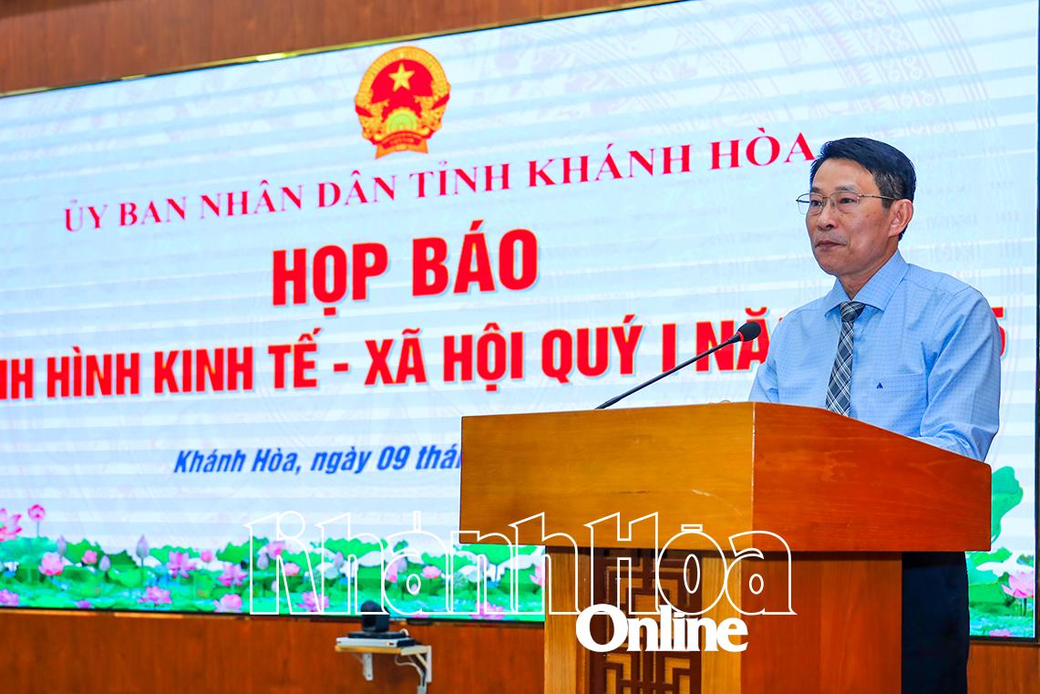 Ông Đinh Văn Thiệu phát biểu tại buổi họp báo.