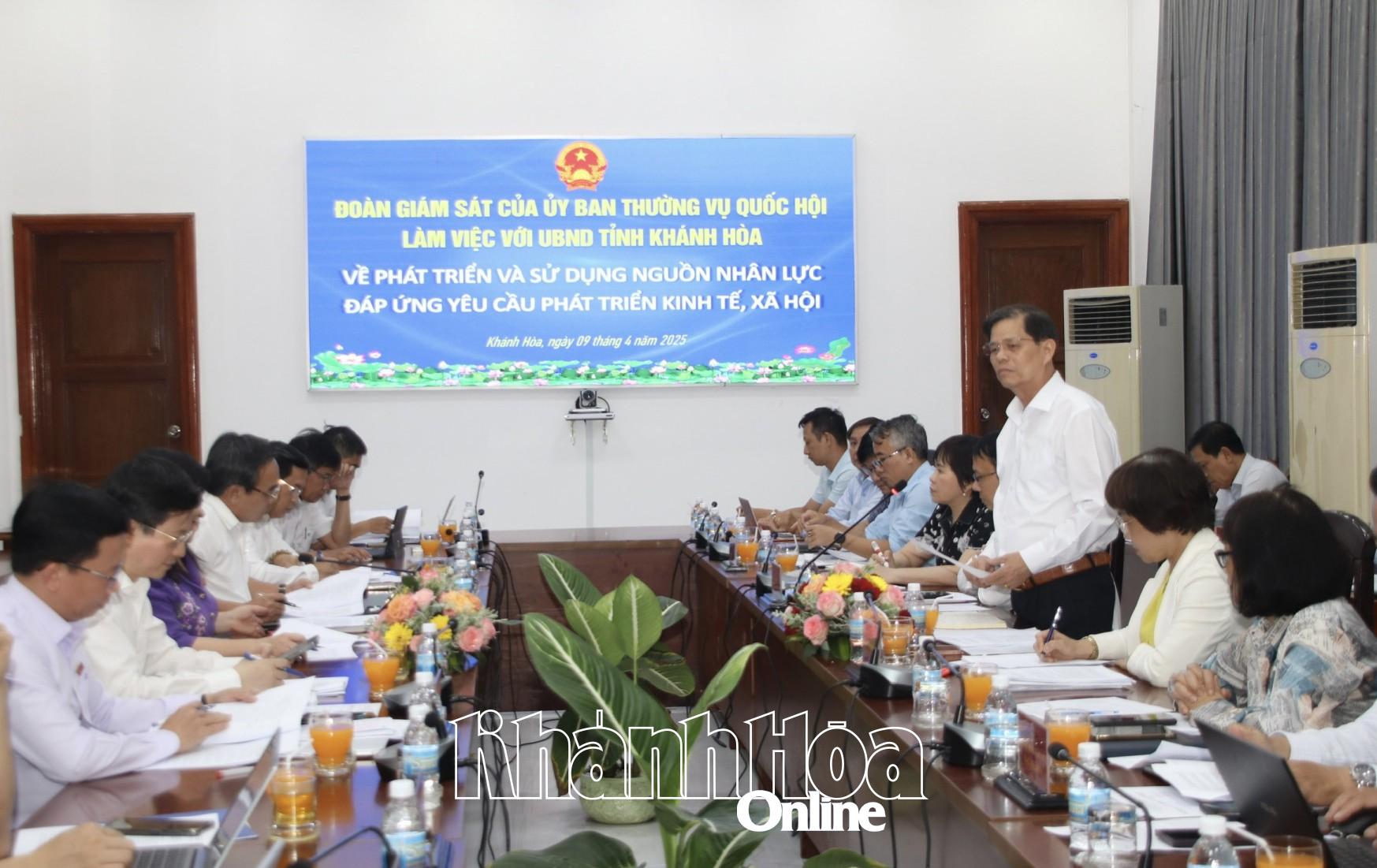 Chủ tịch UBND tỉnh Nguyễn Tấn Tuân phát biểu tại buổi làm việc. 