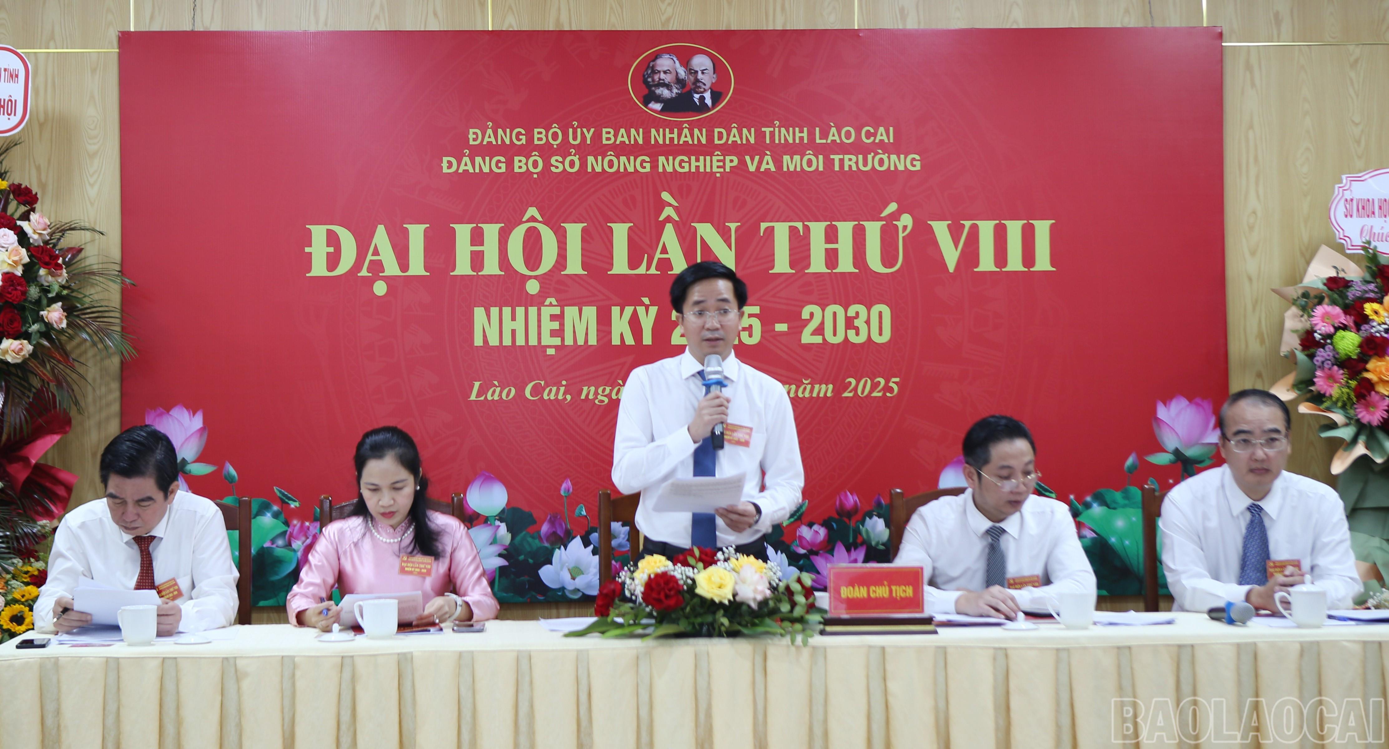 Đoàn Chủ tịch điều hành đại hội. baolaocai-br_2.jpg