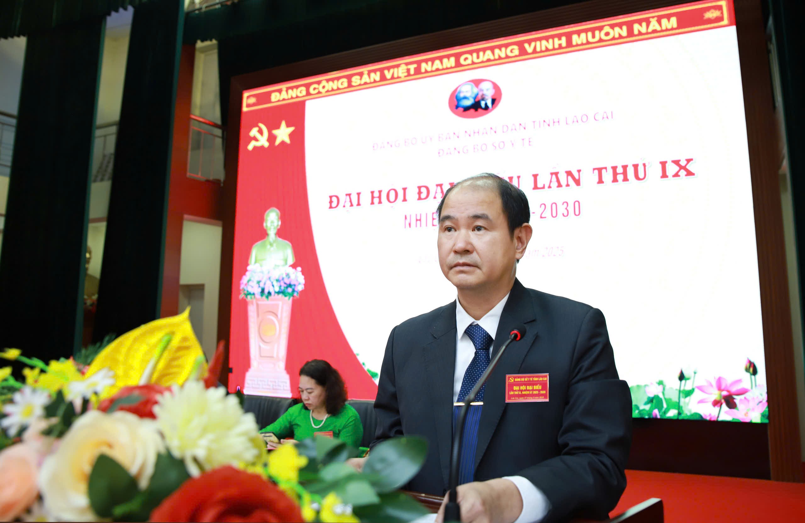 Đại biểu tham luận tại đại hội. z6448407541538-8eb8f0d0f1337a95c24f9073b573efd2.jpg