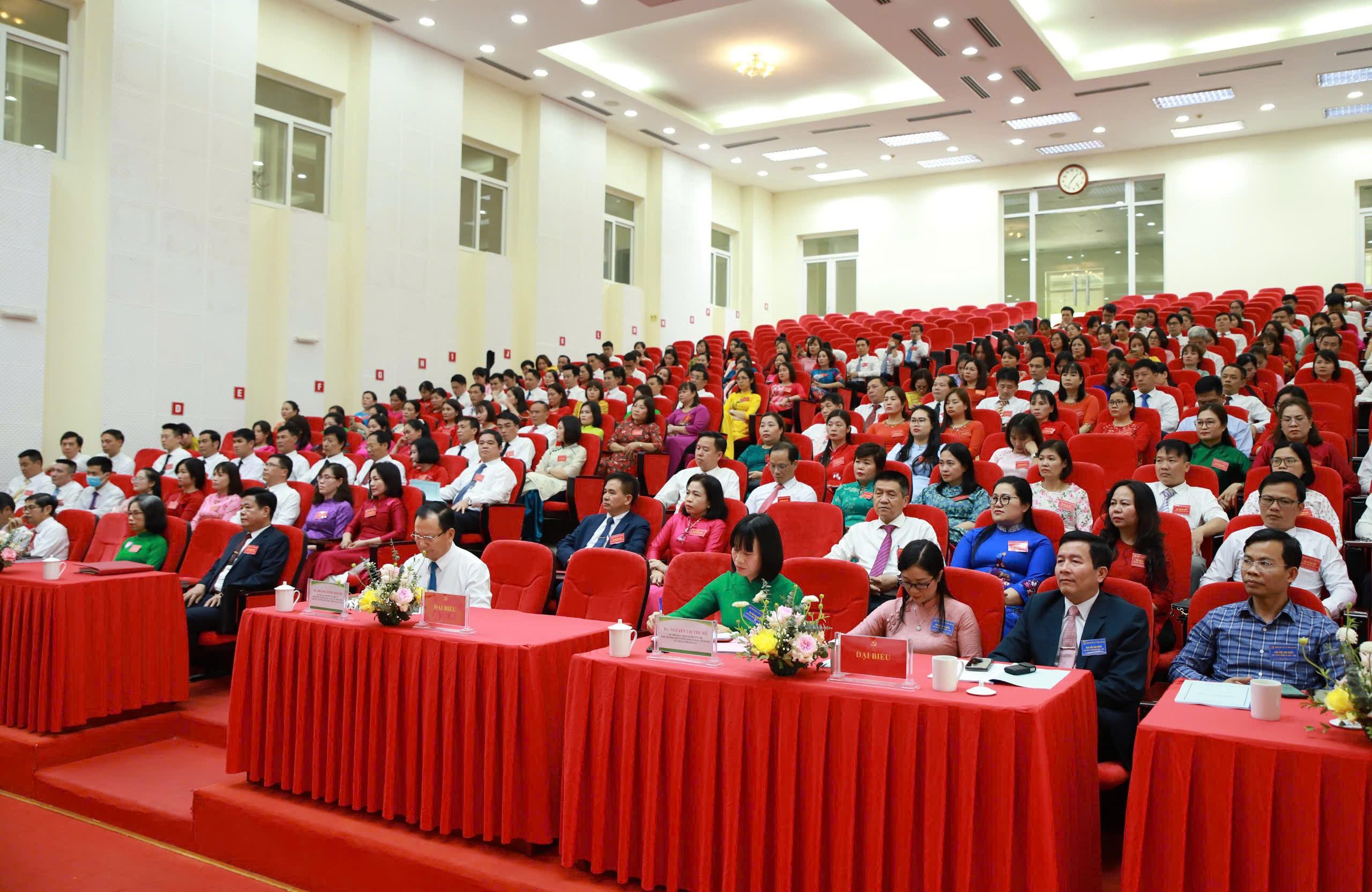 Các đại biểu dự đại hội. z6448386882029-c942a53625985a18563bd5cbe96df3af.jpg