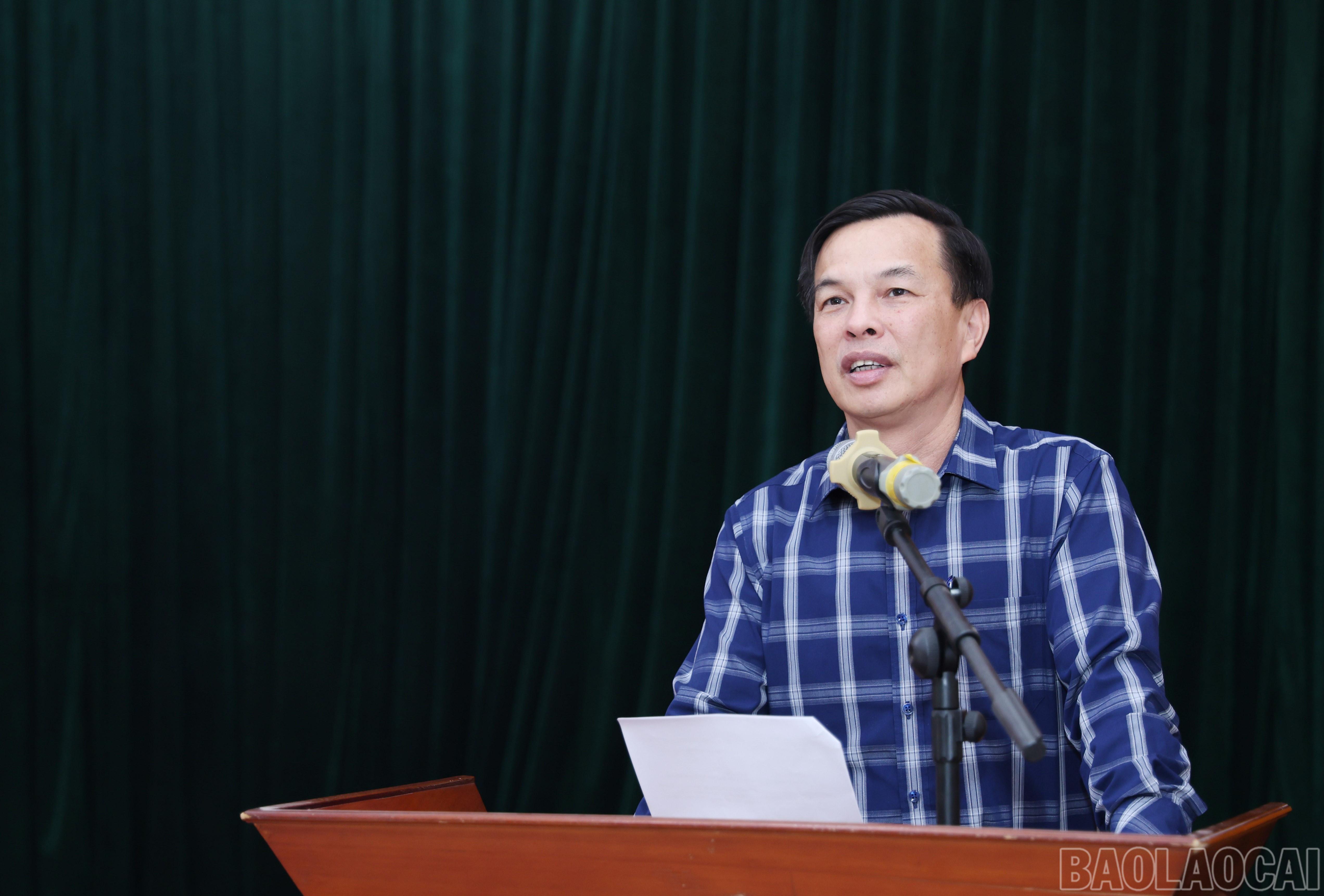 Đồng chí Nguyễn Quang Úy, Phó Bí thư Thường trực Huyện ủy Bảo Thắng phát biểu tại lễ bế giảng. baolaocai-br_2831.jpg
