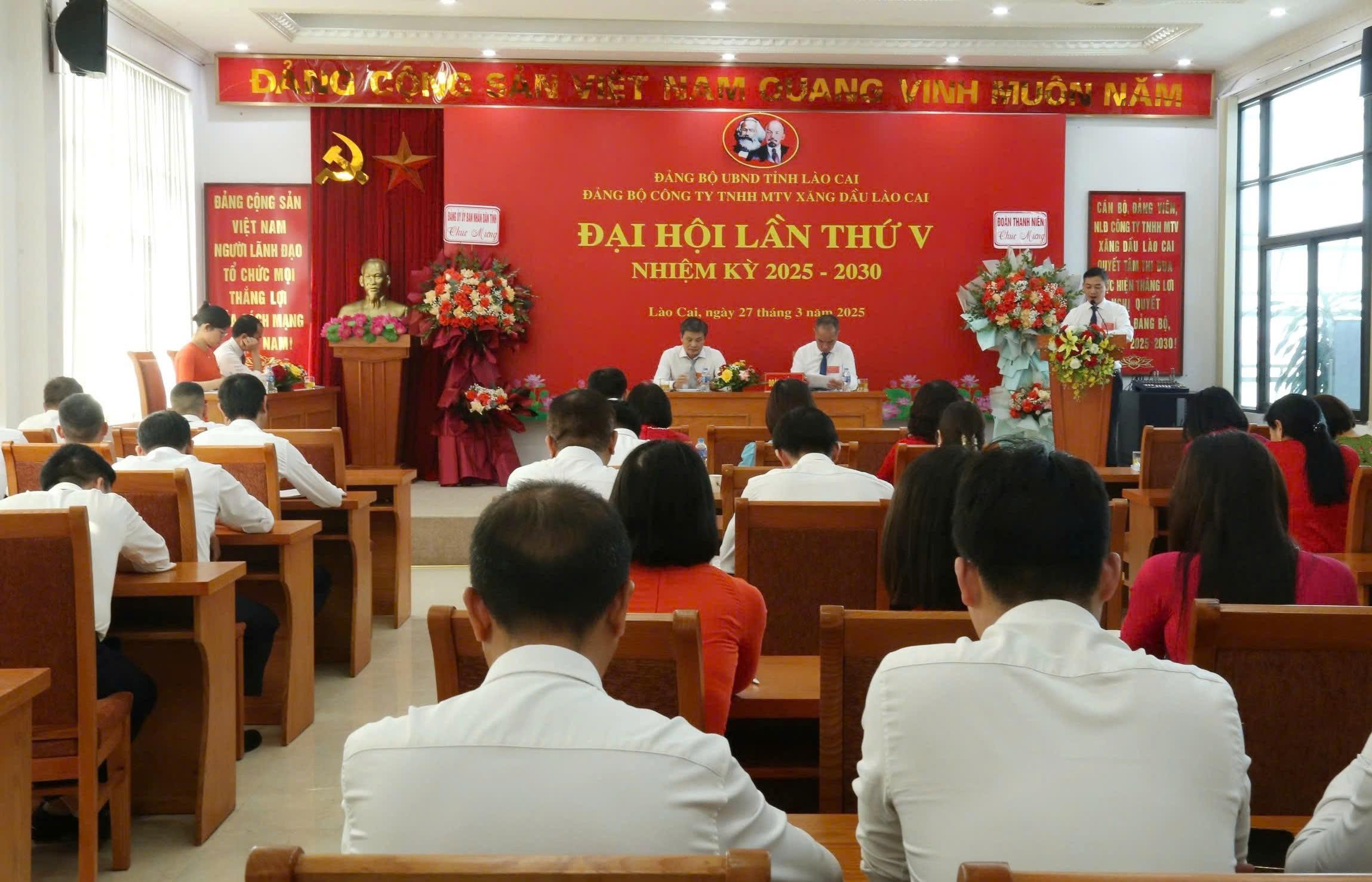 Quang cảnh đại hội. z6448132526388-c74987c7e3b800413c7a5ac9d90388fd.jpg
